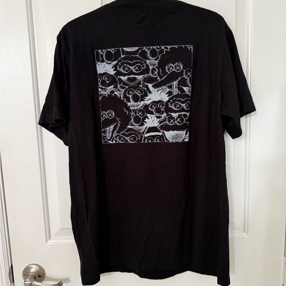 NWT KAWS x Uniglo x Sesame Street Black Short Sleeve Tee - Large